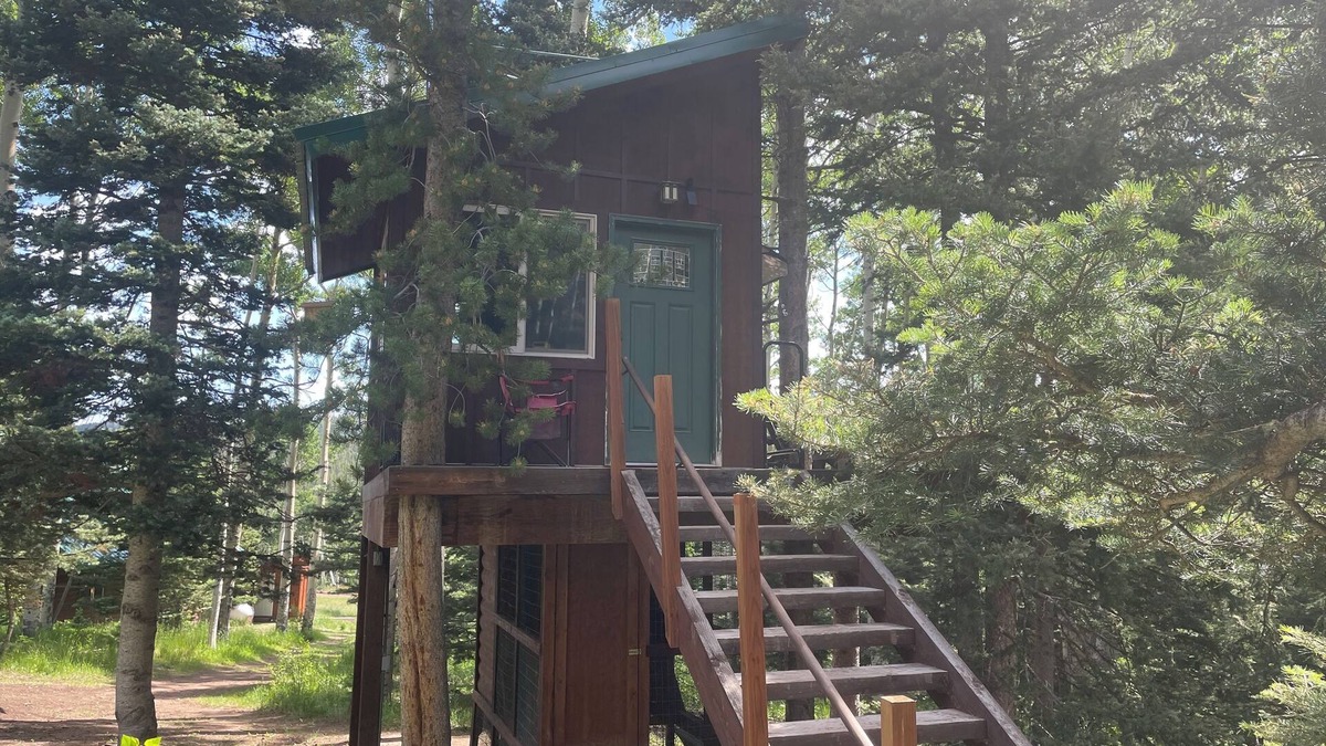 Fort Garland Cabin | Bayly's Treehouse Retreat