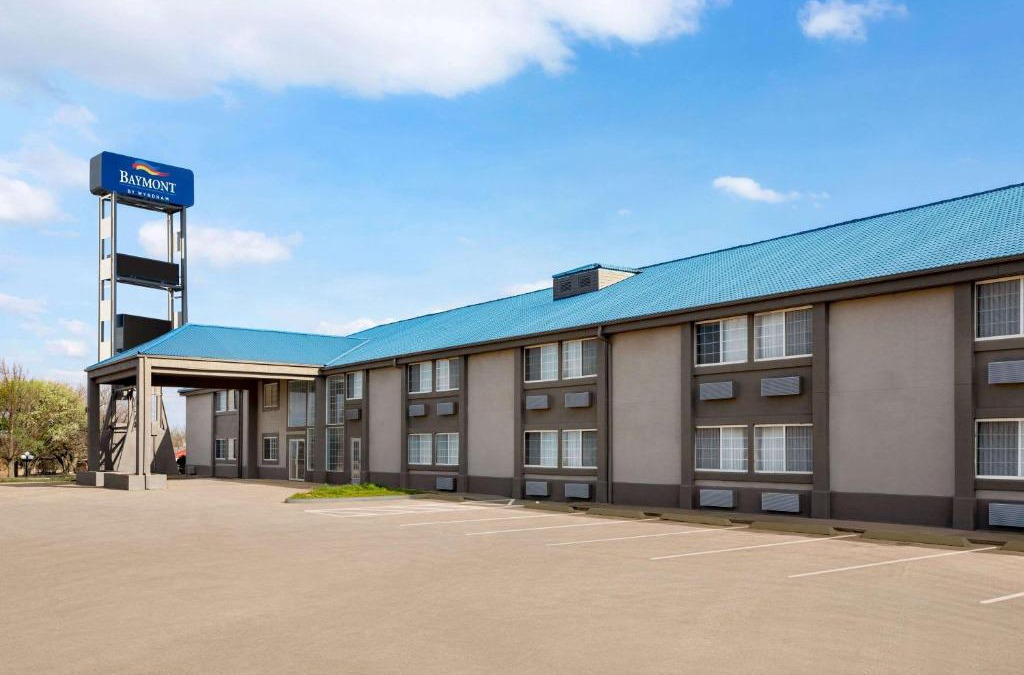 Blackwell Hotel | Baymont by Wyndham Blackwell I-35