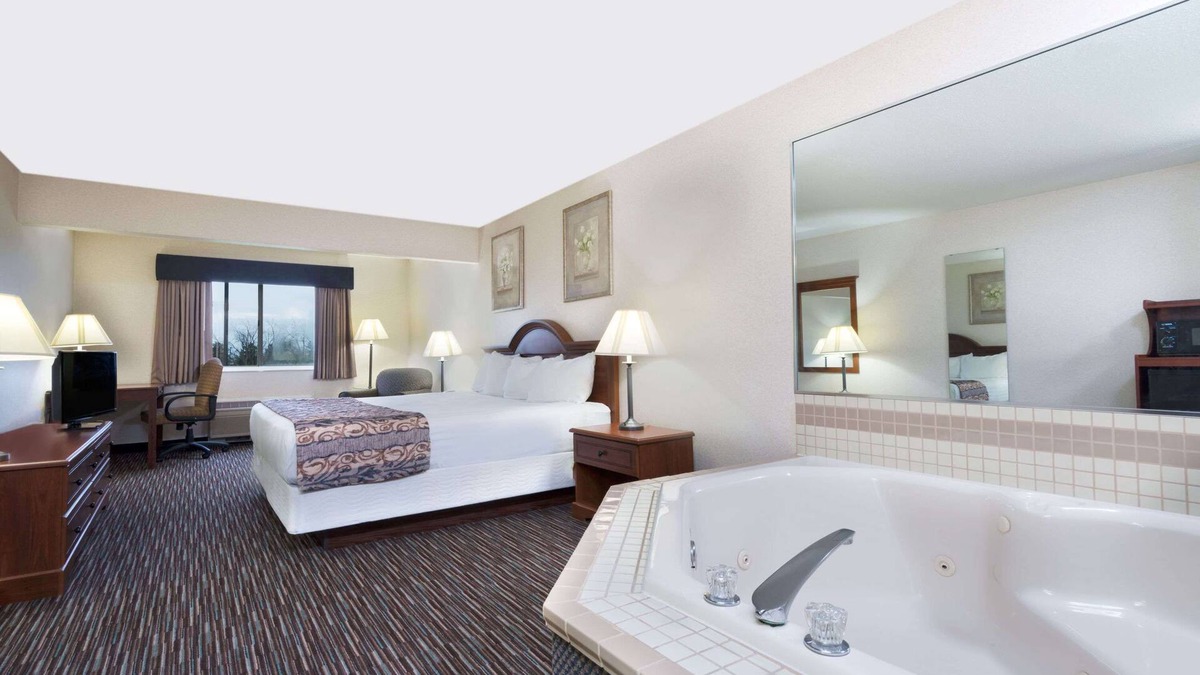 Columbus Hotel | Baymont by Wyndham Columbus/Rickenbacker