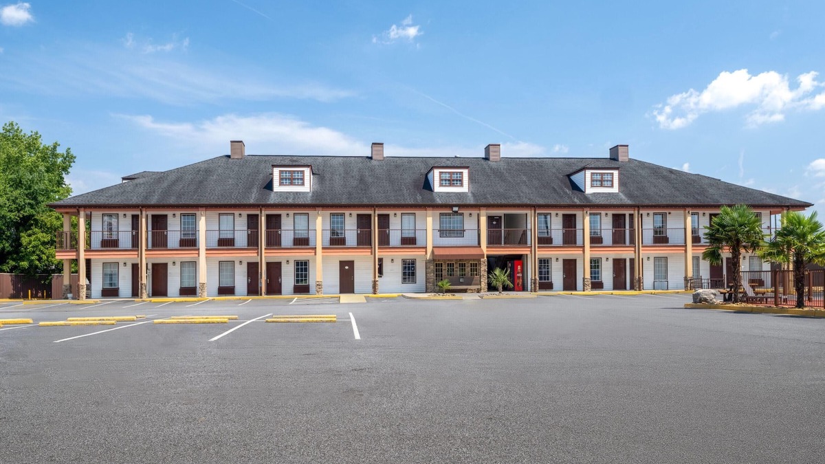 Commerce Hotel | Baymont by Wyndham Commerce GA Near Tanger Outlets Mall