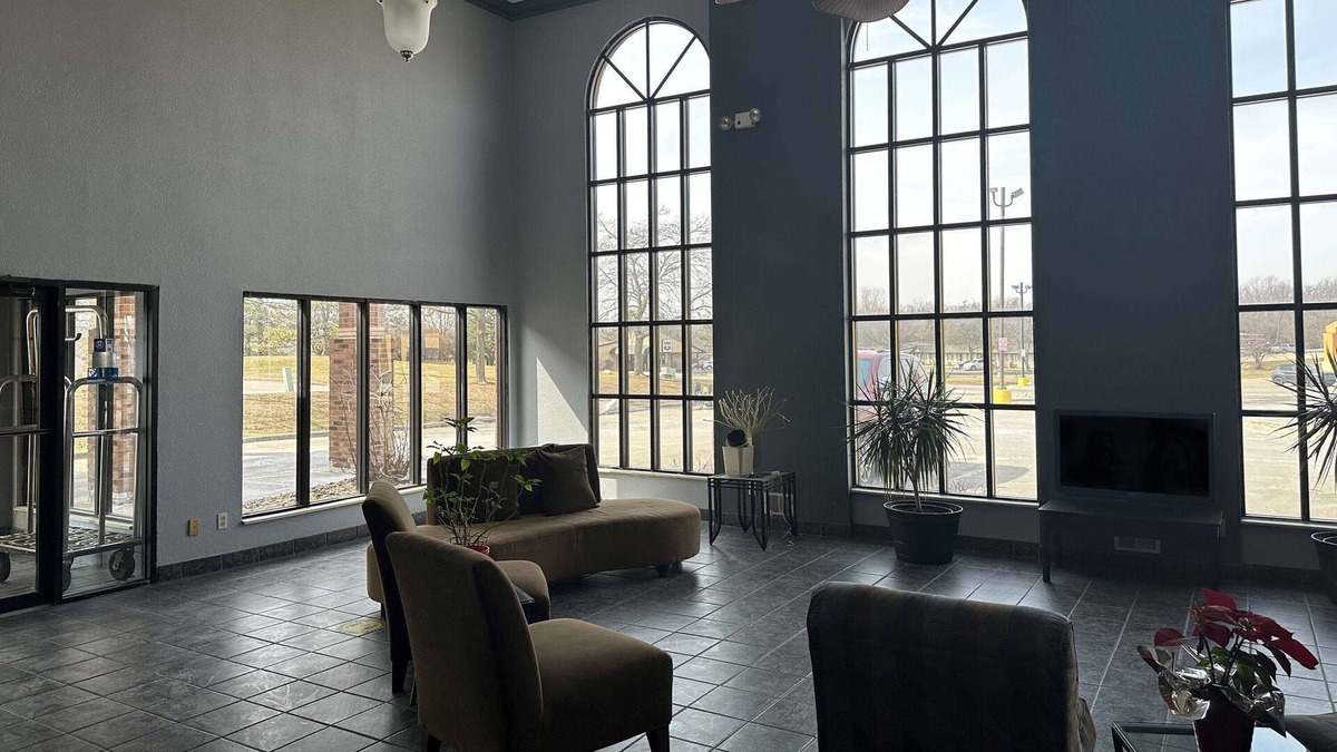 Flint Hotel | Baymont by Wyndham Flint Airport North