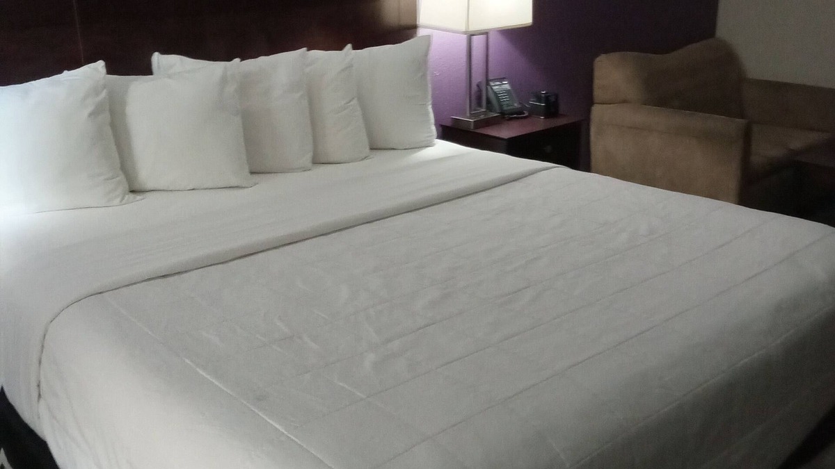 Dupont Hotel | Baymont by Wyndham Henderson-Northeast Denver