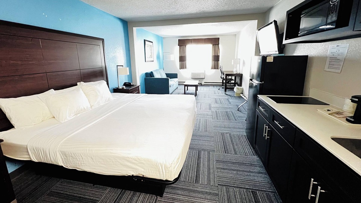 Marinette Hotel | Baymont by Wyndham Marinette