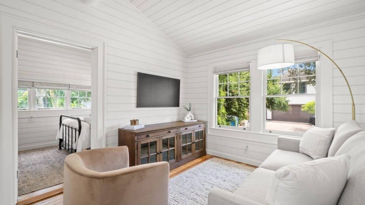 Hyde Park Apartment | Bayshore Grand Two Bedroom - The Adaline
