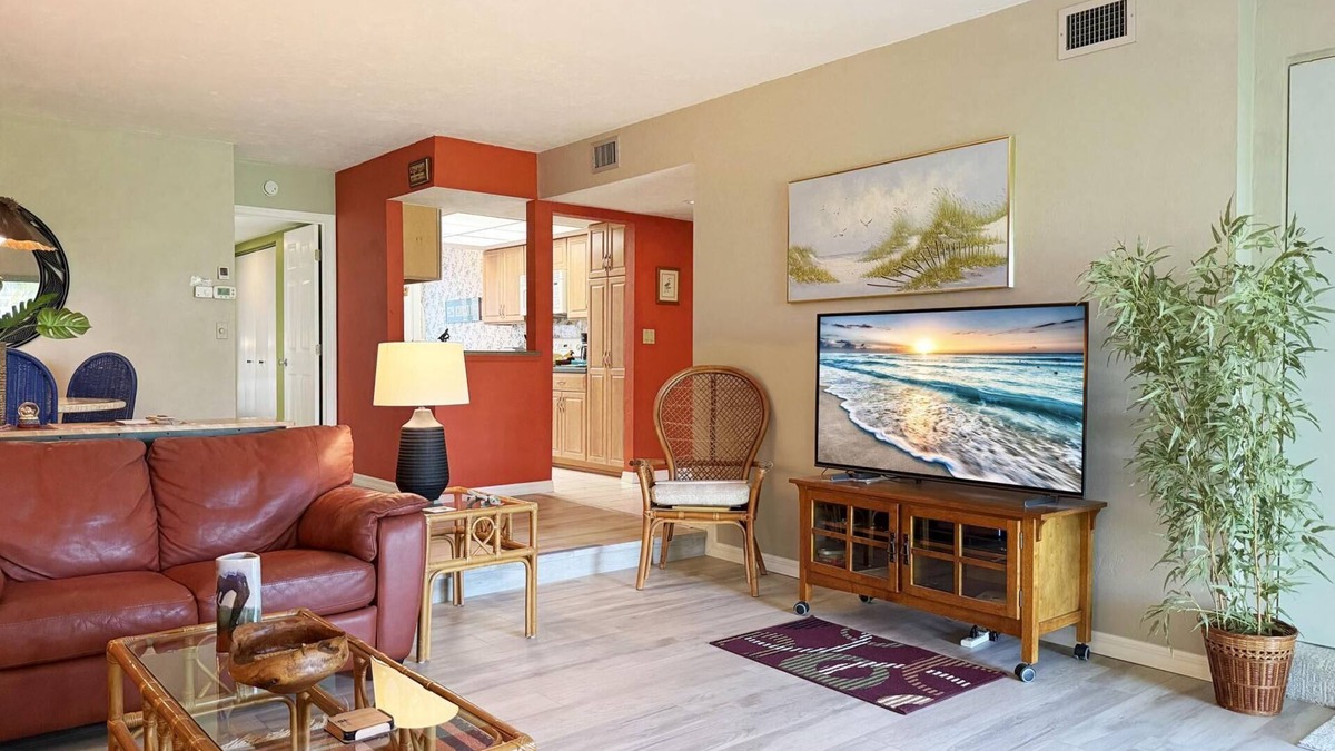 Englewood Condo | Bayside 2BR – Walk-Out Patio by Heated Pool