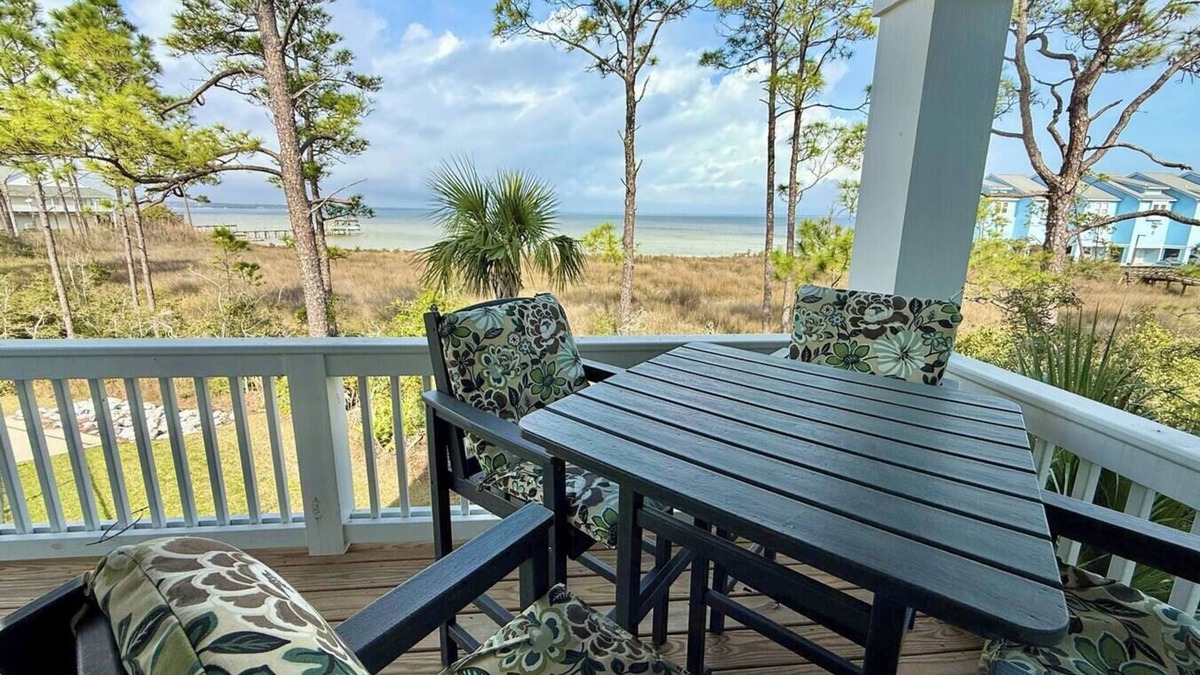 Innerarity Townhomes House | Bayside Bliss: Beautiful Views & Pool!