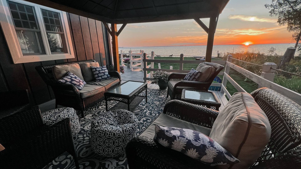 Kincheloe Cottage | Bayside Bungalow: Golden Leaves and Lakefront Sunsets – Book Your Fall Escape!