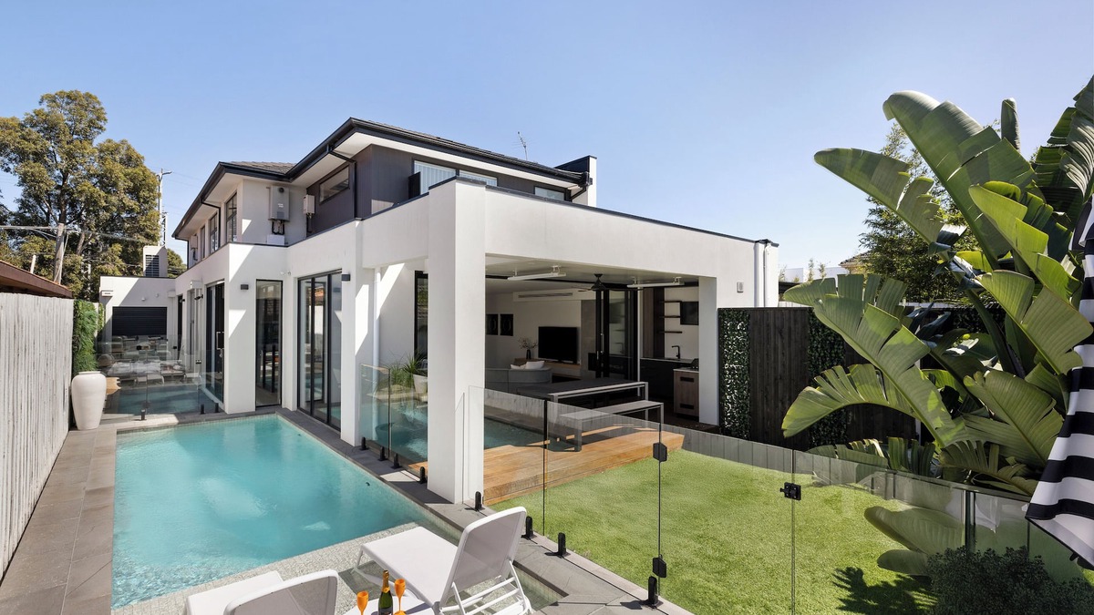 Bentleigh House | Bayside Grandeur with Heated Pool, Spa and Sauna plus each Bedroom has Ensuite