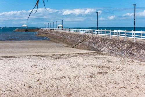 Wynnum Apartment | Bayside Lifestyle Getaway Sleeps 4