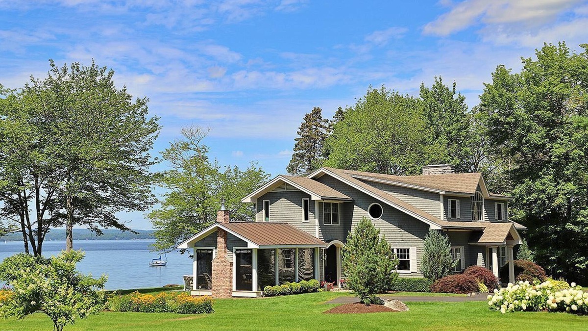 Trenton House | Bayside Manor: a Classic Maine Oceanfront Home at the Gateway to Acadia