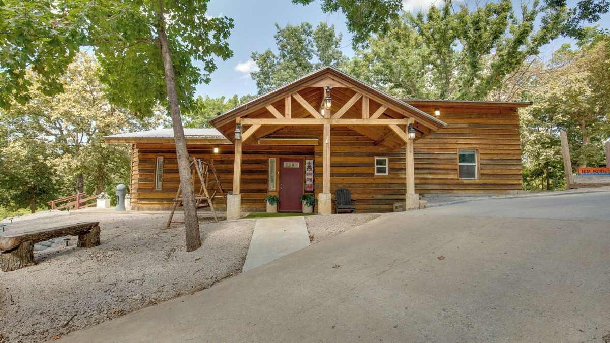 Lake Lafayette Cabin | 'Bayview' - Lakefront Family Cabin in Odessa!