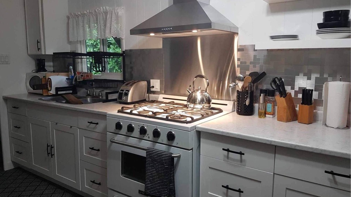 Heriot Bay House | Bayview mobile, brightly renovated , ocean view, close to amenities .