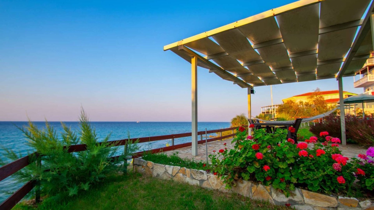 Amoudi Apartment | Baywatch 11 right on the water