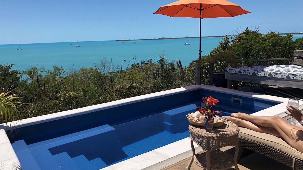 Salt Pond House | Baywatch House -Beautiful Private 3 Bedroom House on a Private 4 Acre Estate