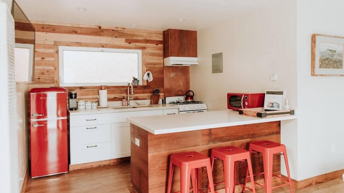 Baywood Park House | Baywood Cottage #5 | Walk to Bay | Dog Friendly