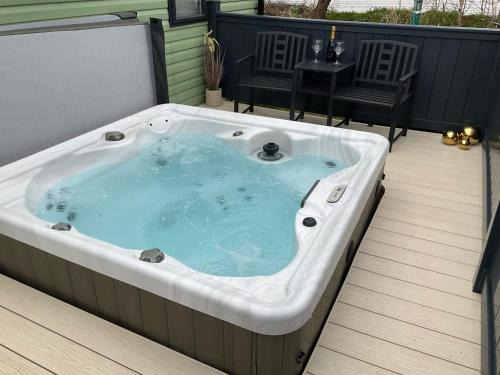 West Heslerton Cabin | Baywood View Lodge