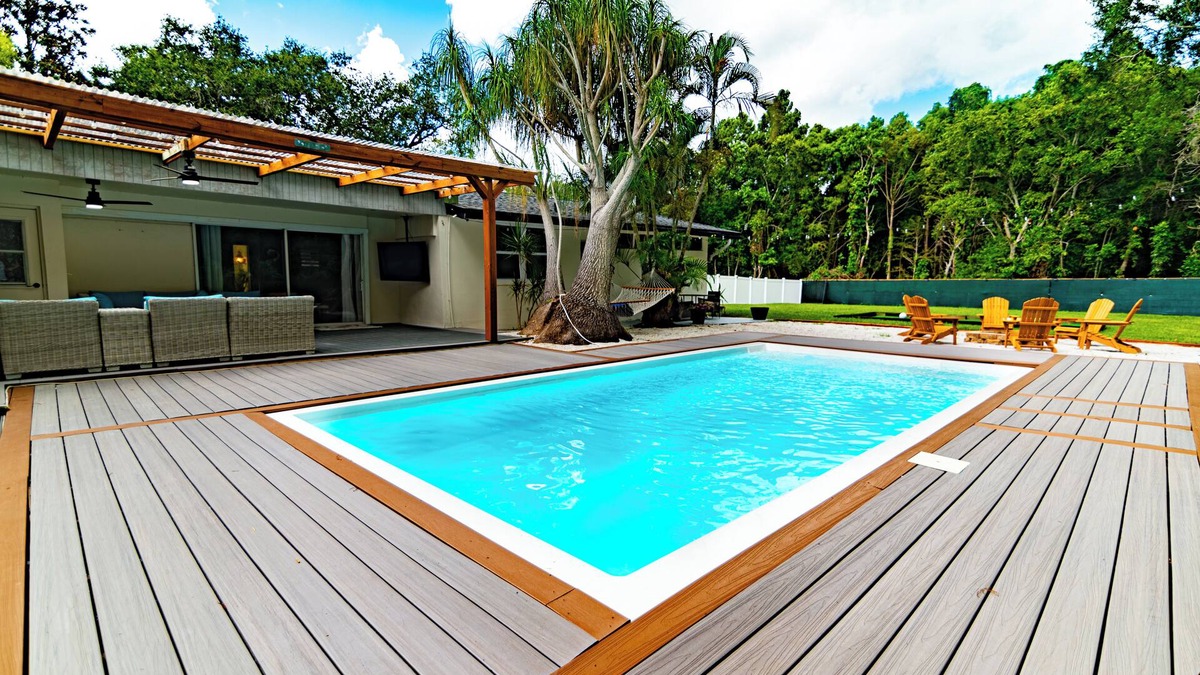 Clearwater House | Bday+FamilyEvents! Tropical with HeatedPool-10 minutes to Cleawater Beach