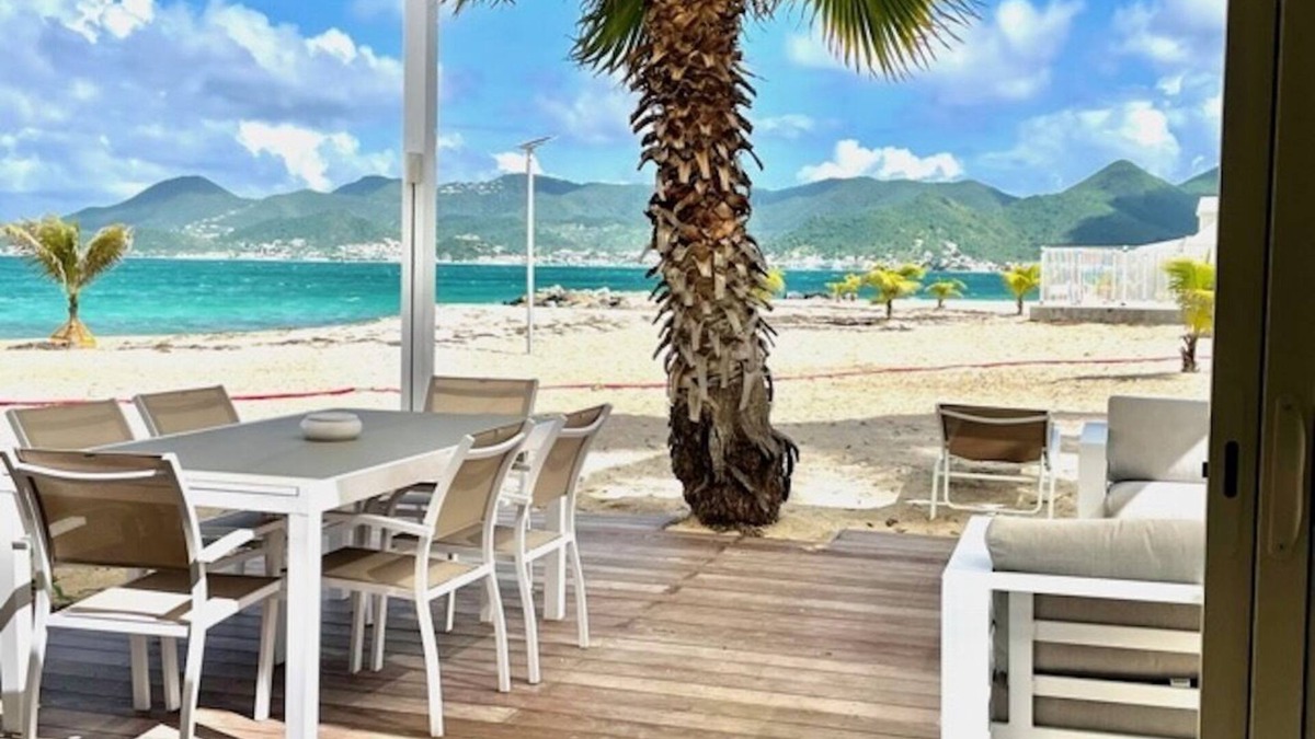 Nettle Bay Villa | Beach front fabulous new all renovated unit 3 bedrooms 3 Baths, pools see view