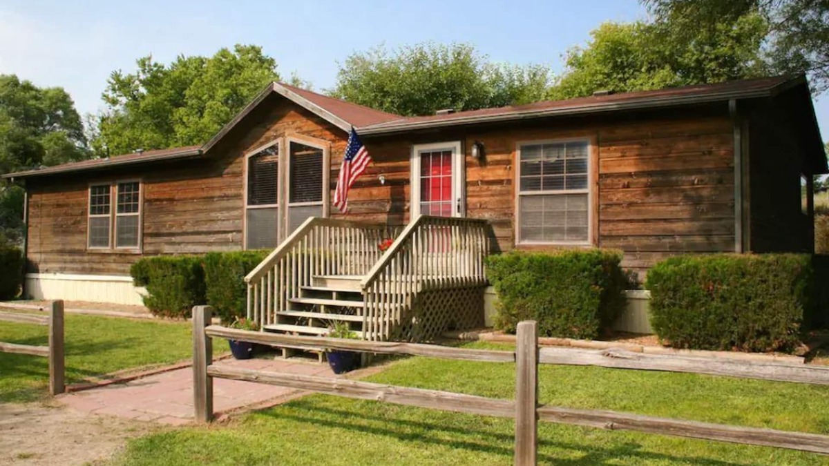 Kearney House | Be Well Bunkhouse - Tranquil Home with Rustic Charm & Homey Touches