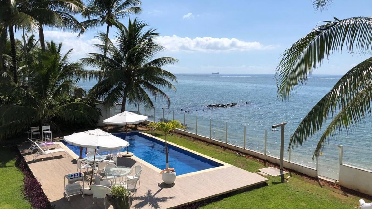 Vera Cruz House | Beautiful House Waterfront, Cond. Golden Lagoon next to Club Med.