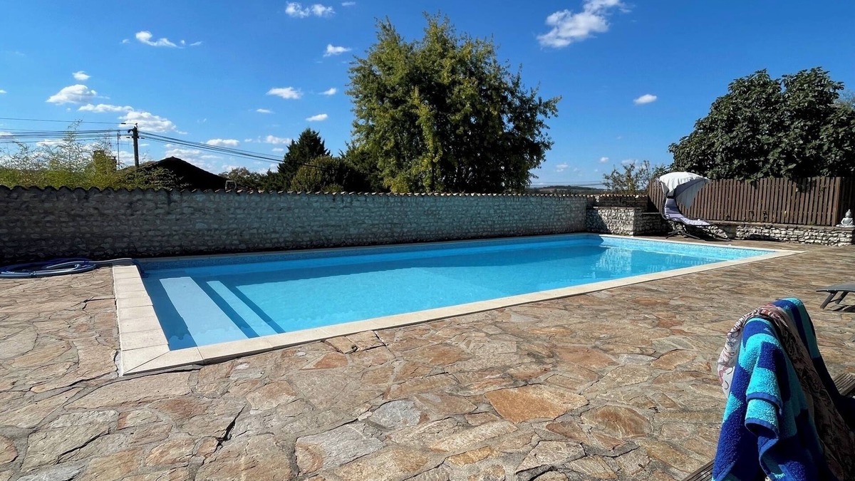 Nanteuil-de-Bourzac Cottage | Beautiful Gite, Private Pool, Magnificent views!