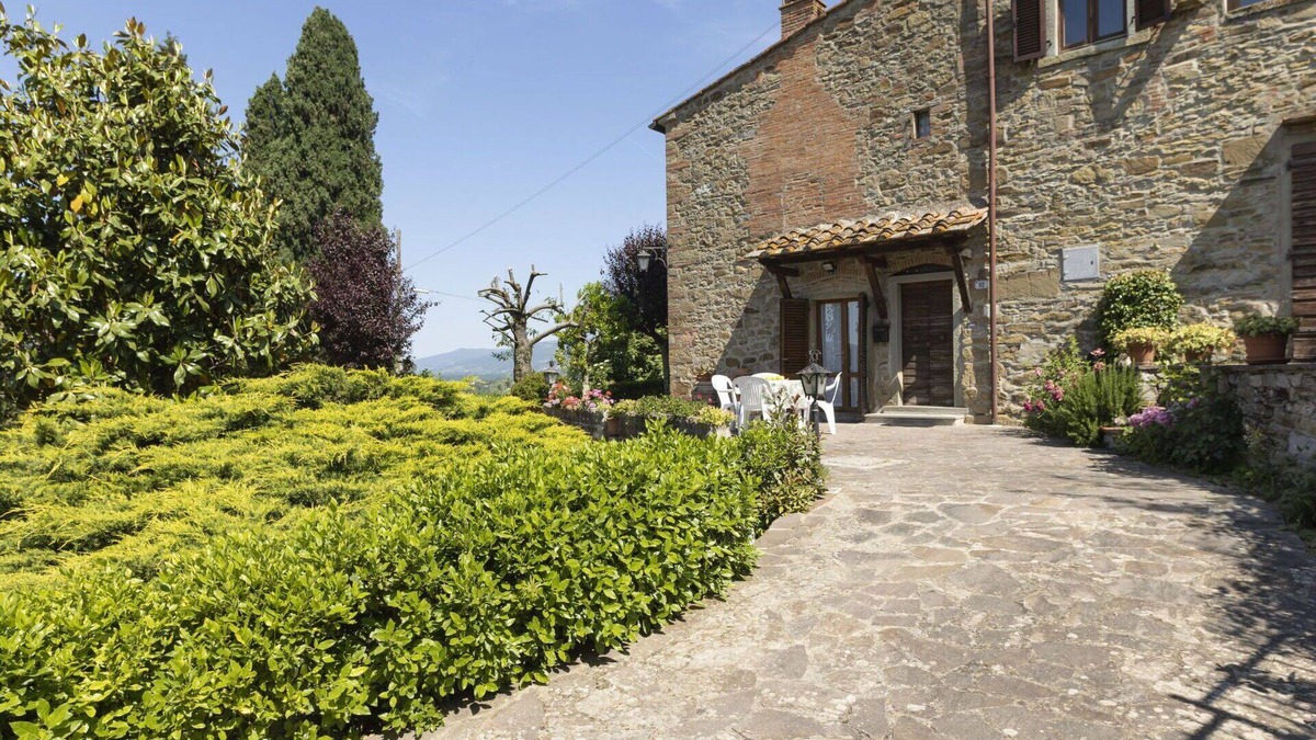Ponte Buriano House | Beautiful private villa for 4 guests with TV, terrace and pets allowed