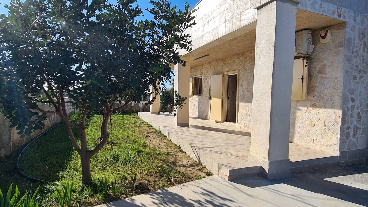 Torricella House | Beautiful villa near Torre Ovo, 800 meters from the sea.