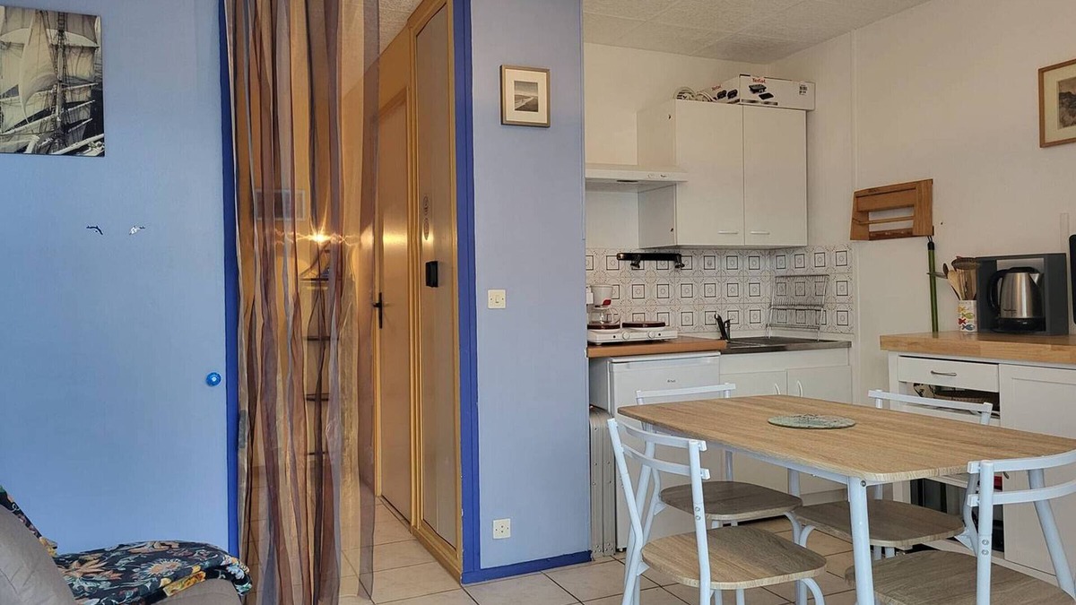 Merville-Franceville-Plage Apartment | Beachfront Studio with Direct Access & Private Parking