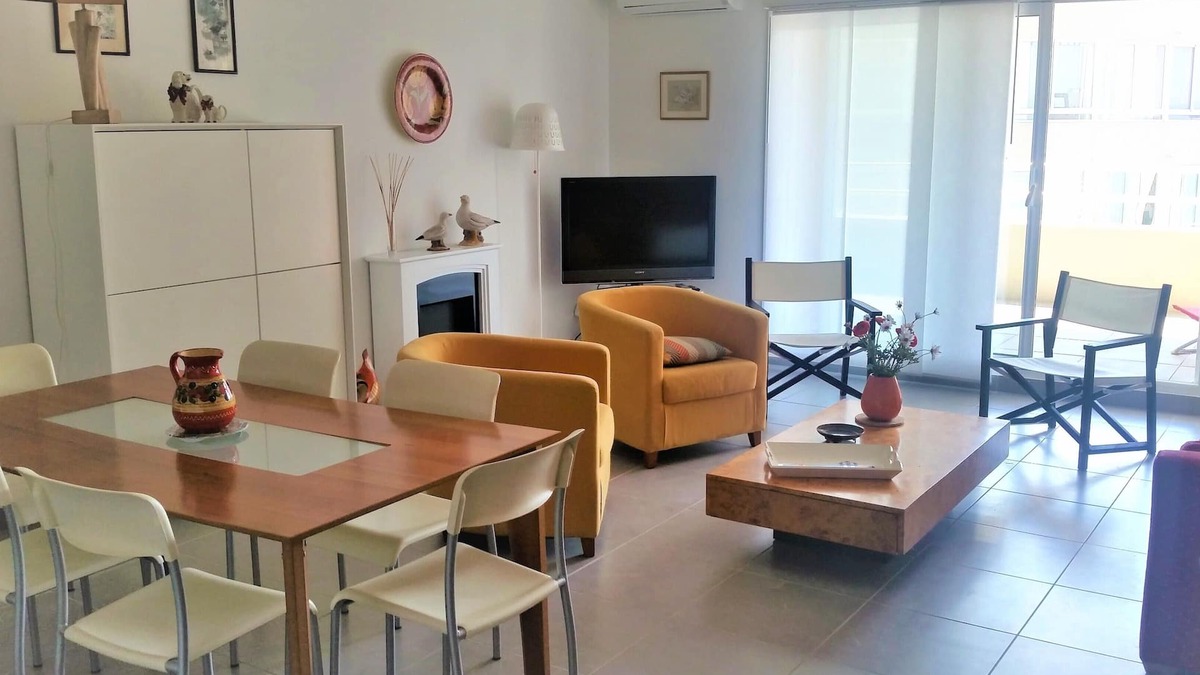 Palavas-les-Flots Apartment | Beach 20m, sea view, 3rd floor, private lift/parking/charging station