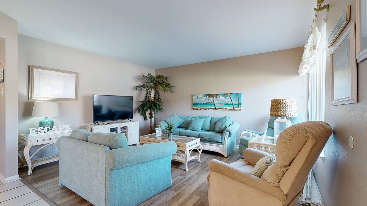 Corpus Christi Condo | Beach Access Across the Street, Shared Heated Pool
