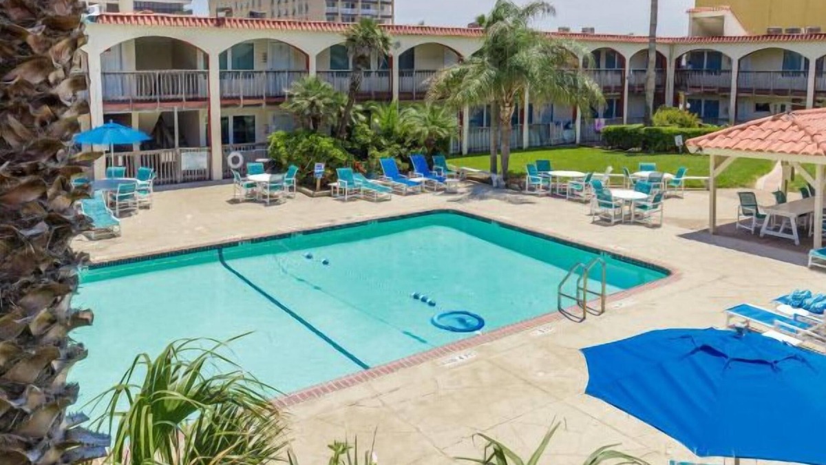 Corpus Christi Condo | Beach Access Across the Street, Shared Heated Pool