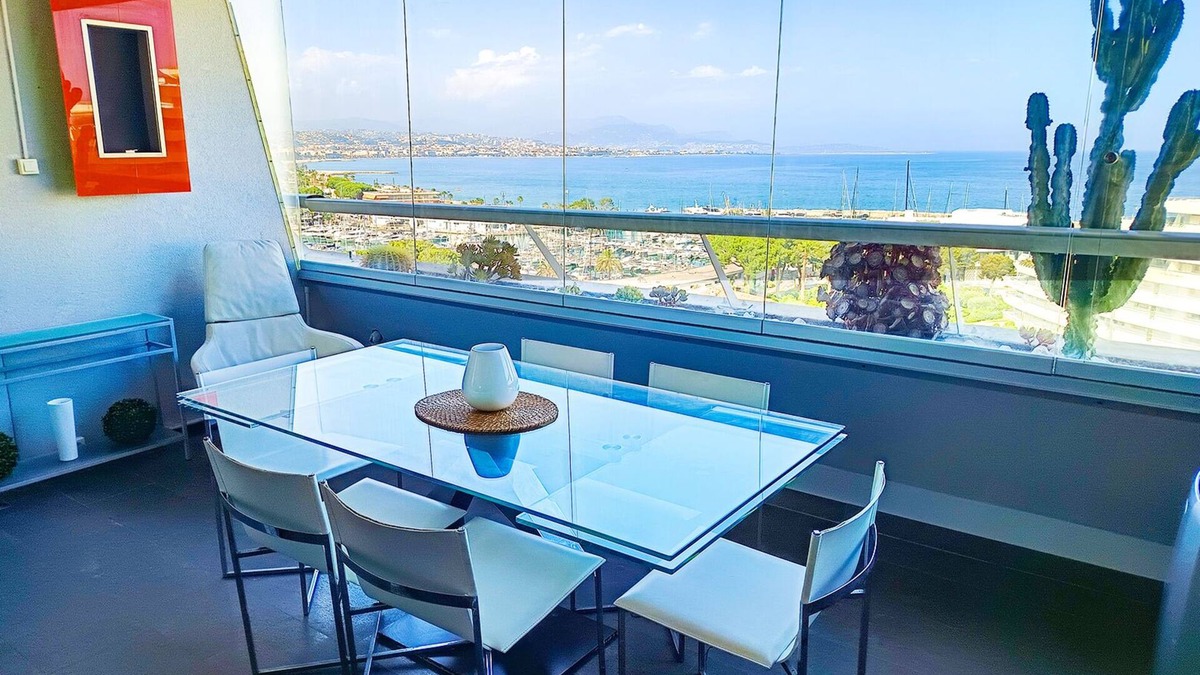 Villeneuve Loubet Beach Apartment | Beach access! Magnificent view! Studio 3 persons