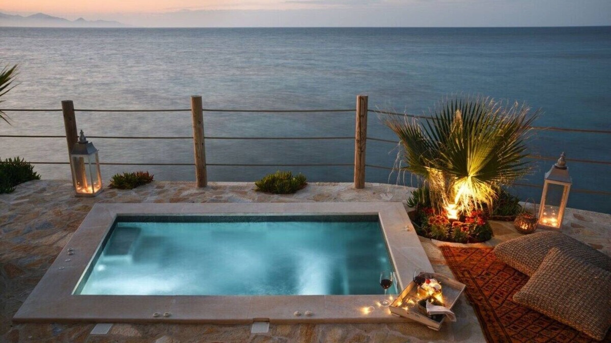 Amoudi Apartment | Beach Apartment Antonia with Sea View & Outdoor Jetted Tub