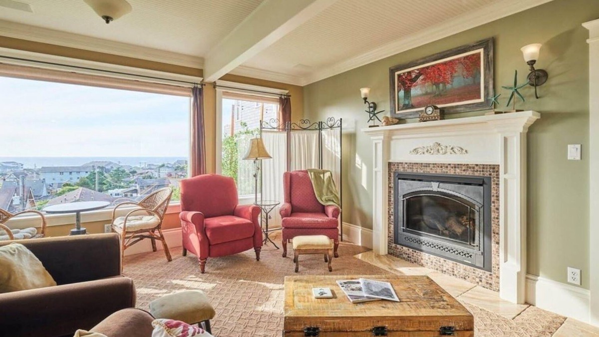 Newport House | Beach, Bayfront, Breweries. Picturesque Ocean View