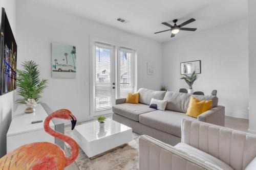 Ruskin Apartment | Beach Bliss Modern 3 Bed Oasis Mins from Shore