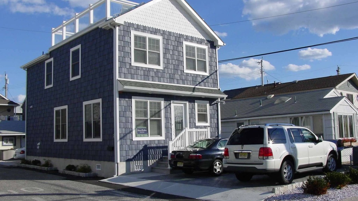 Ocean Beach I House | Beach Block - 4 Bedroom, 3 Bath, Roofdeck