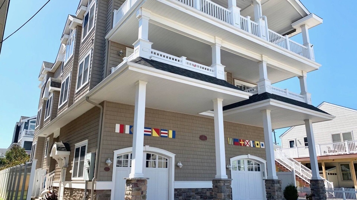 Sea Isle City Condo | Beach Block 6 Bedroom Condo walking distance to downtown.