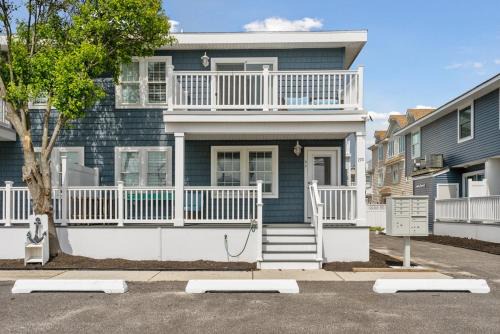 Brigantine Apartment | Beach Block Parking Modern Decor Porch