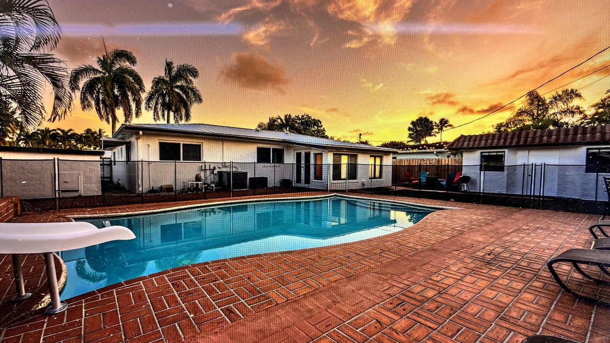 Pompano Beach House | Beach Breeze Inn–Theater, Pool, Arcade, & Fire Pit-Close to Ocean