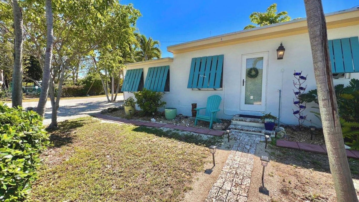 Pirates Cove House | Beach Bungalow 2 Kayaks, 2 Bicycles & Hot Tub