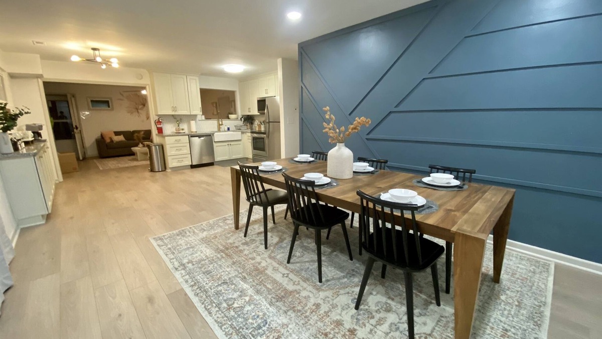 Bayview House | Beach Bungalow King Bed 1 Floor Living