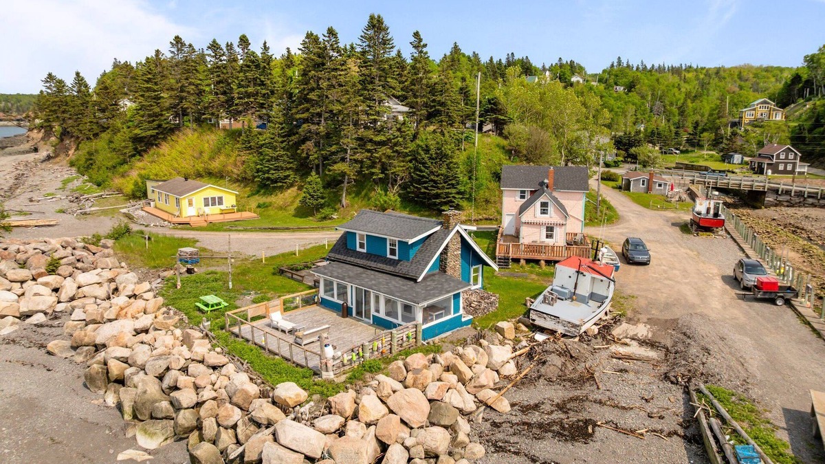 Harbourville Cottage | Beach Cottage for 4 people