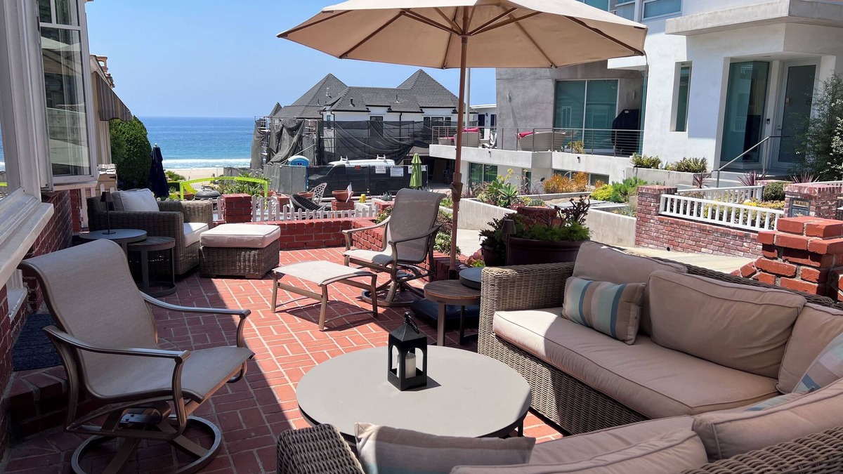 Gas Lamp Section House | Beach Cottage with Patio on Walk Street - OCEAN VIEWS