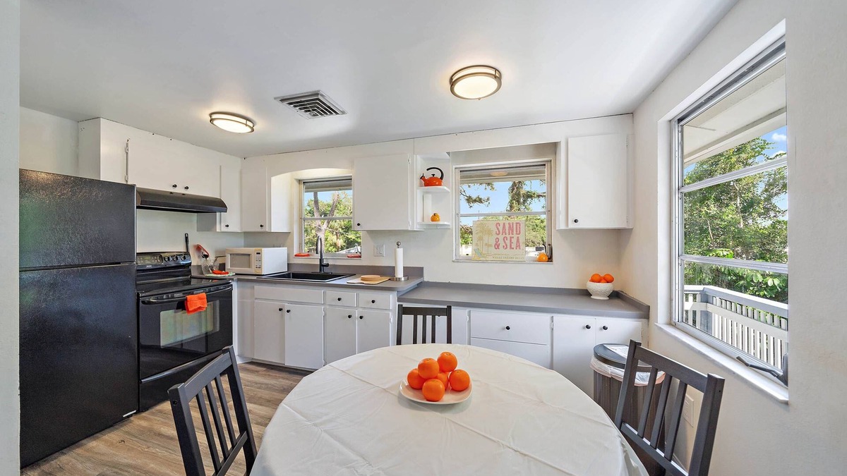 Laurel House | Beach Duplex 2 Units Together .7 Mi From Beach