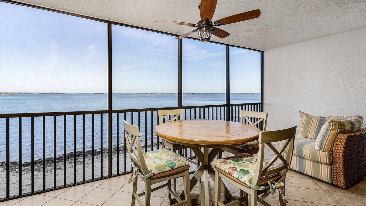 Punta Rassa Condo | Beach front 1b/1b condo. Amazing Sunsets and Resort Amenities