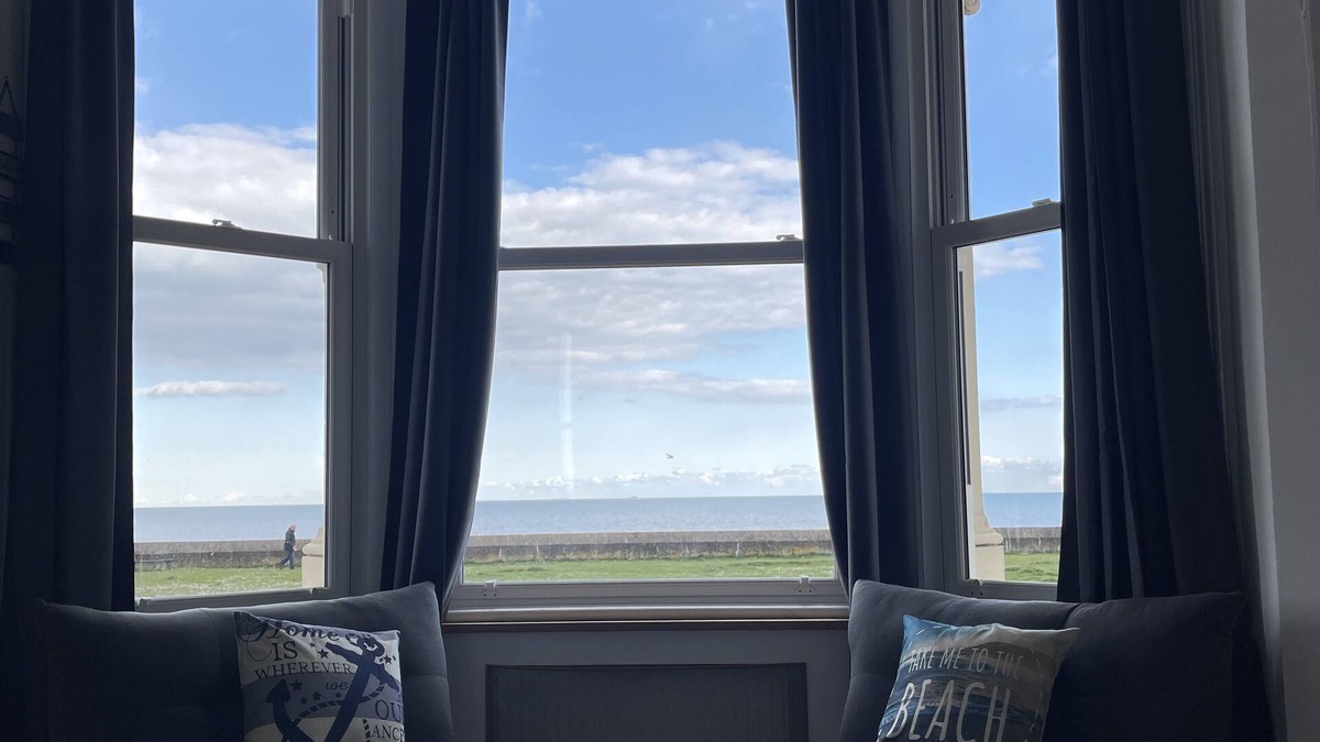 New Romney Apartment | Beach Front 2 Bedroom Apartment with Uninterrupted Sea Views