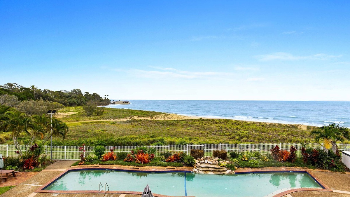 Urangan Apartment | “Beach Front Apartment , Pool , Free WiFi with Netflix“