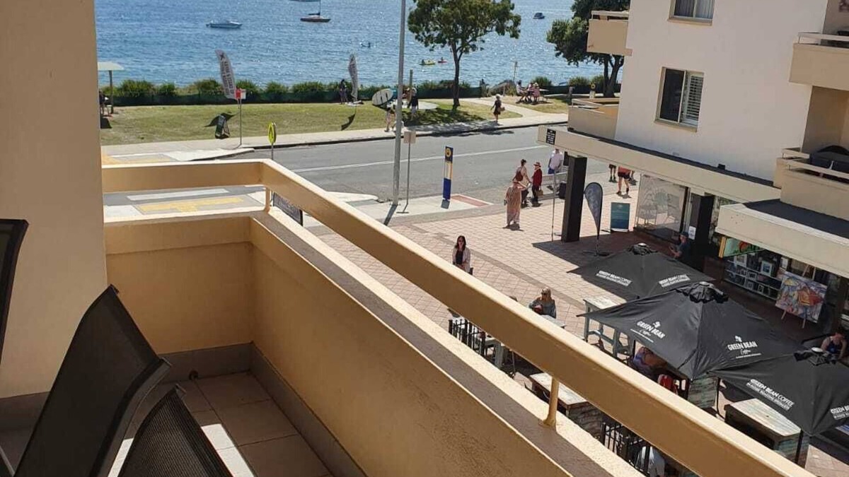 Shoal Bay Apartment | Beach Front