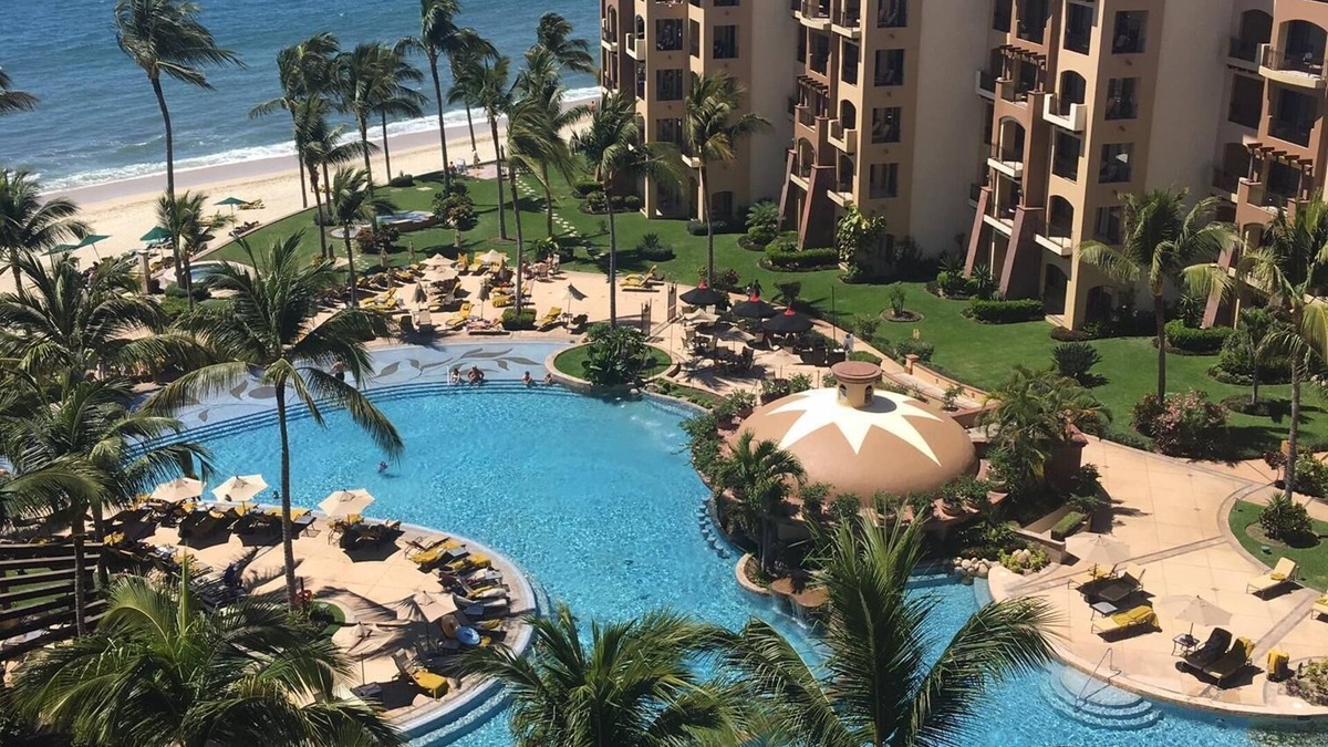 Flamingos Condo | Beach front condo with beautiful pools and hot tubs