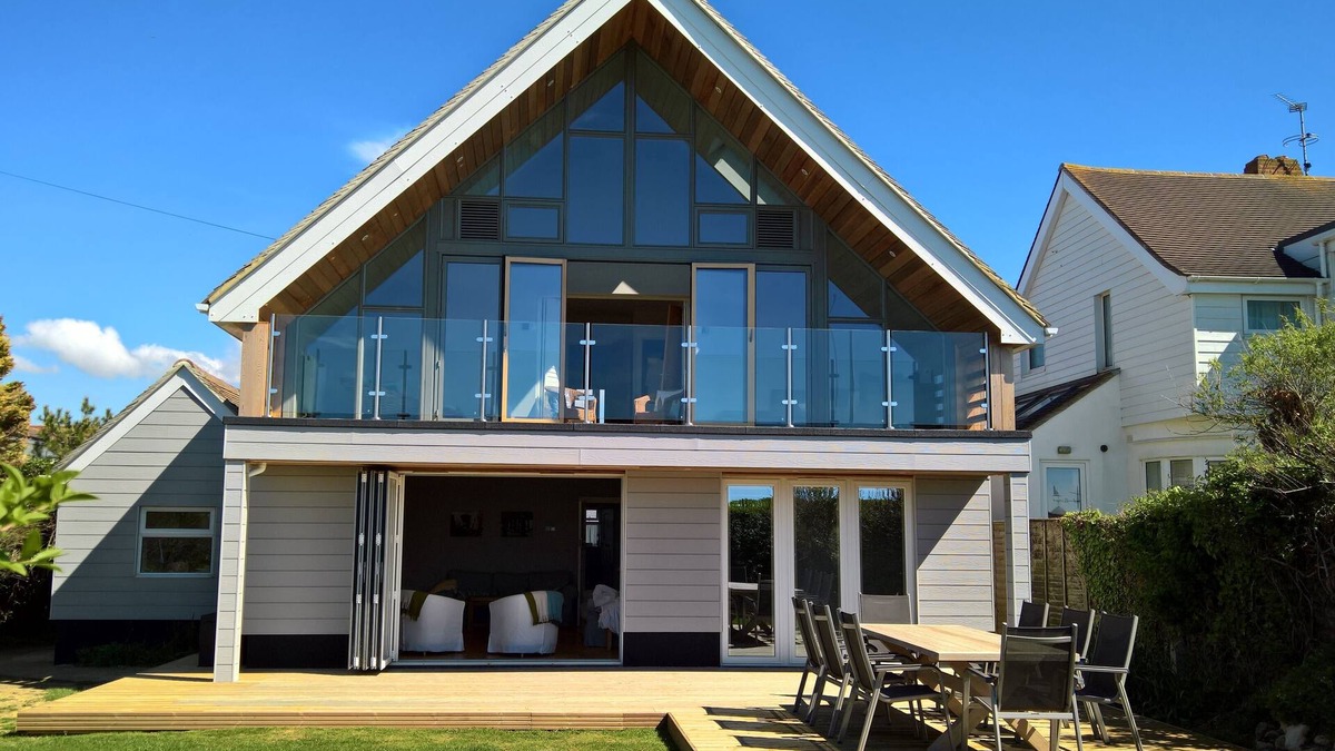 Middleton-on-Sea House | Beach Front Holiday Home on private road with views out to sea. 100+ 5* Reviews